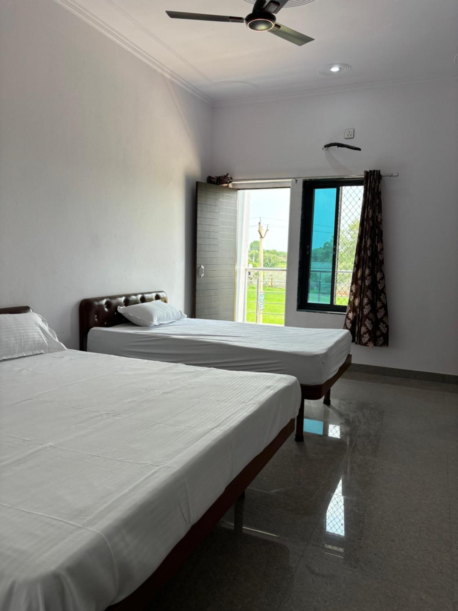 Hotel Raghunath Palace Khātu Exteriér fotografie