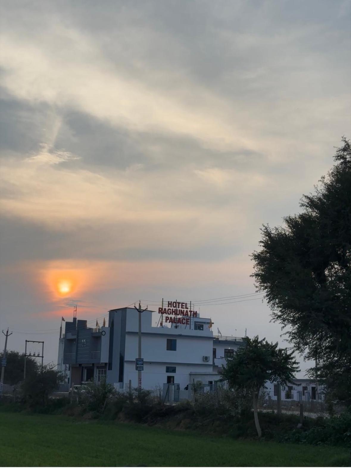 Hotel Raghunath Palace Khātu Exteriér fotografie